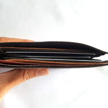 Le portefeuille Diem en liège noir, bleu et naturel