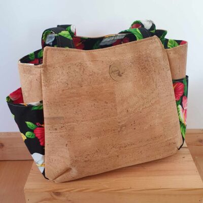 Sac à main en liège Ora: le sac cabas noir et anthurium rouges
