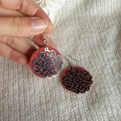 Boucles d’oreilles en liège rouge mandala