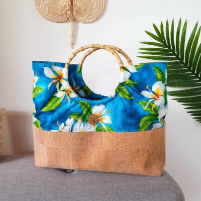 Sac de plage Mahana : liège et tissu polynésien Bleu turquoise hibiscus