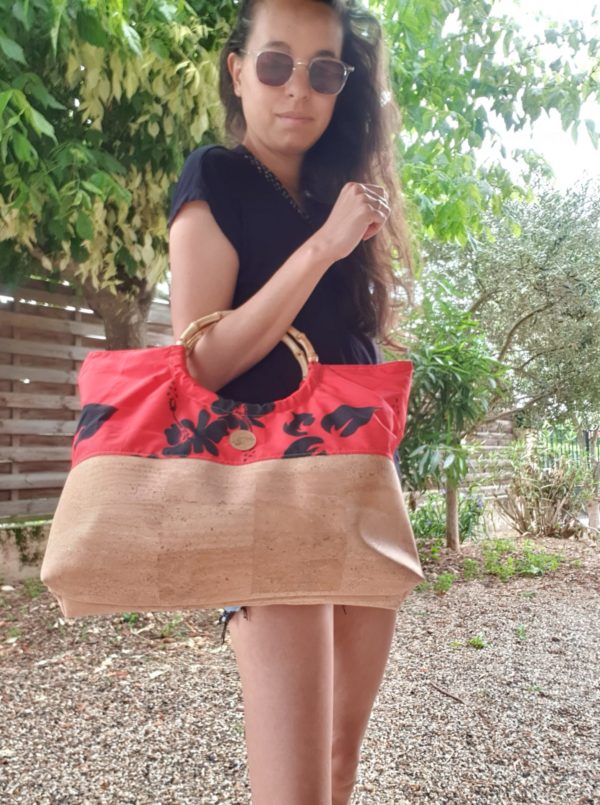 sac mahana en liège et tissu tahiti rouge porté