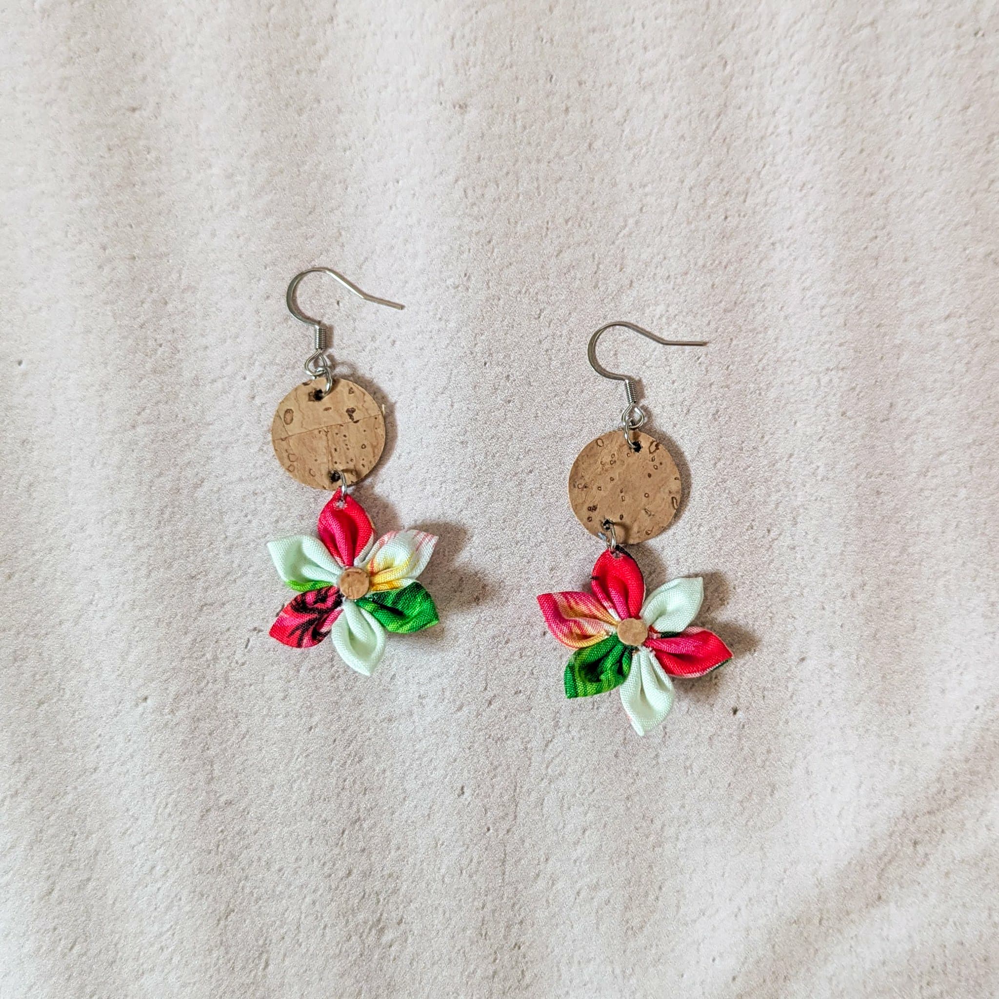 boucle d'oreille liège fleur tissu Tiare