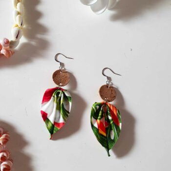 Boucles d’oreilles en liège et tissu polynésien – Feuilles tropicales