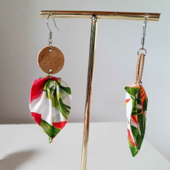 Boucles d’oreilles en liège et tissu polynésien – Feuilles tropicales