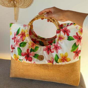 Sac Mahana en liège et anse en bambou: frangipaniers roses