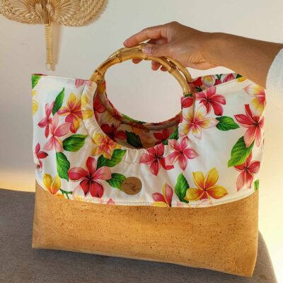 Sac Mahana en liège et anse en bambou: frangipaniers roses