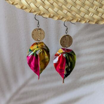 Boucles d’oreilles en liège et tissu polynésien – Fleurs tropicales