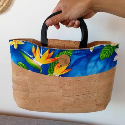 Sac Taina avec anses en bois et bandoulière, liège et tissu bleu tipanier oiseau de paradis