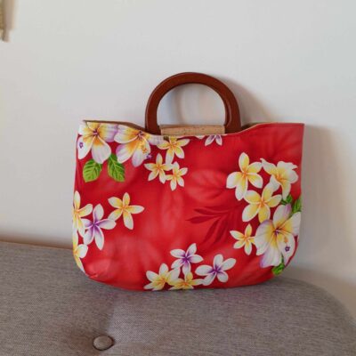 Sac Taina avec anses en bois et bandoulière, liège et tissu rouge tipanier