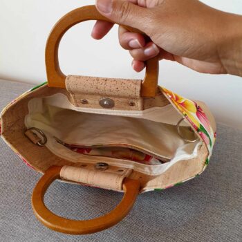 Sac Taina avec anses en bois et bandoulière, liège et tissu tipanier rose
