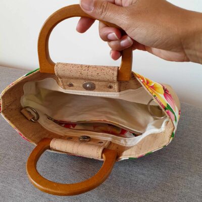 Sac Taina avec anses en bois et bandoulière, liège et tissu tipanier rose
