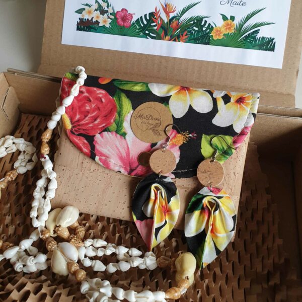 coffret cadeau portemonnaie noir et fleurs tropicales et boucles d'oreilles assorties liège tahiti