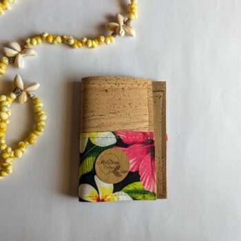 Porte-cartes en liège : accessoire polynésien