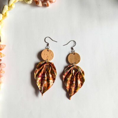 Boucles d&rsquo;oreilles en liège et tissu polynésien – Printemps japonais