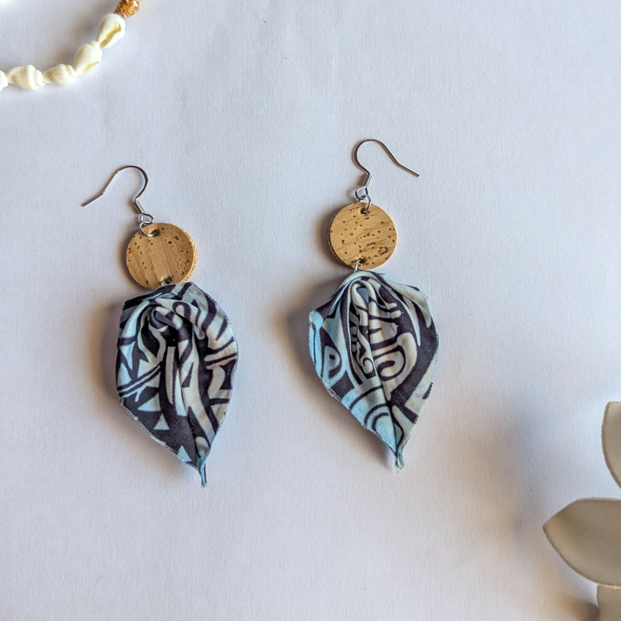 boucle oreille liège tissu tatouage bleu tahiti