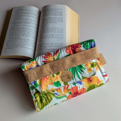Pochette livre de poche : couvre livre artisanal en liège & tissus polynésiens