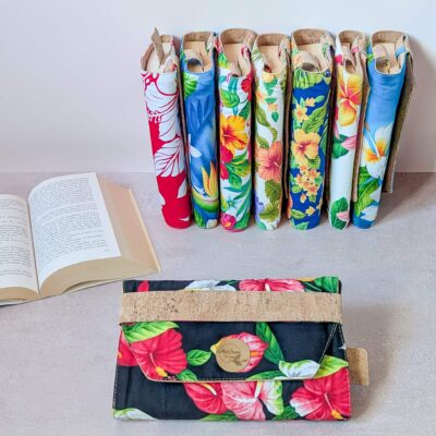 Pochette livre de poche : couvre livre artisanal en liège & tissus polynésiens